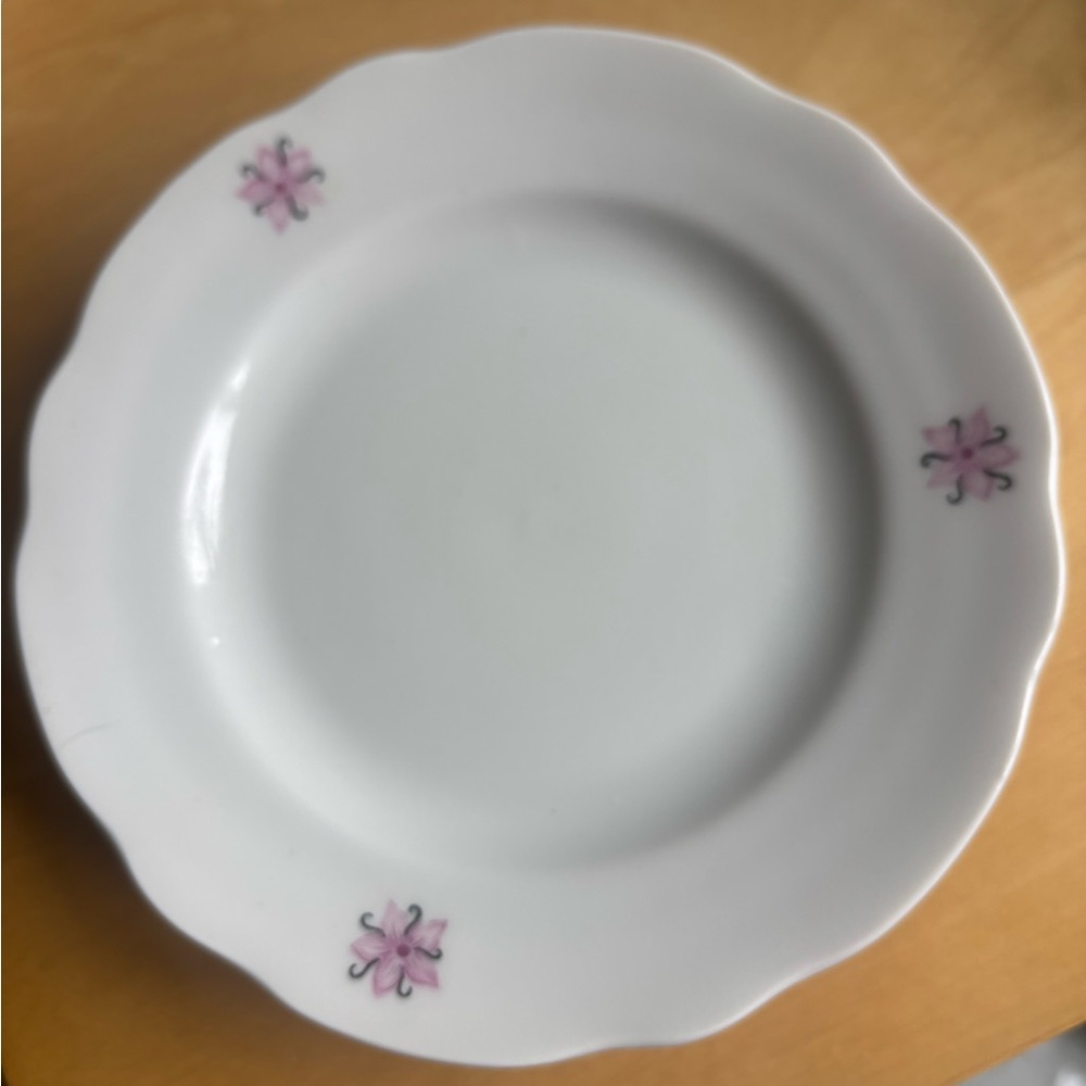 White Floral Accent Dessert Plate with Pink Flower Motif